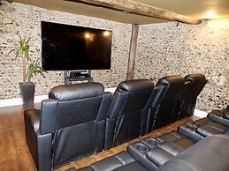 Luxury 9 Bed Manor House Hot Tub Cinema Room Skytv