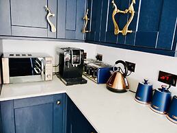 Luxury 9 Bed Manor House Hot Tub Cinema Room Skytv