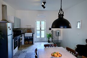 Large, Authentic 2-bed Apartment, Panoramic Views