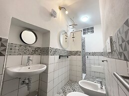 Large, Authentic 2-bed Apartment, Panoramic Views