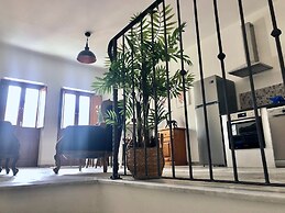 Large, Authentic 2-bed Apartment, Panoramic Views