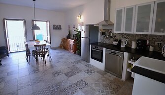 Large, Authentic 2-bed Apartment, Panoramic Views