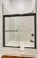 Chicago River West 4 Bedroom / 3 Bathroom by AllSet Turnover