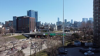 Chicago River West 4 Bedroom / 3 Bathroom by AllSet Turnover