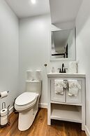 Chicago River West 4 Bedroom / 3 Bathroom by AllSet Turnover