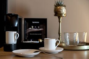 Clyde Athens by Nin&Bau