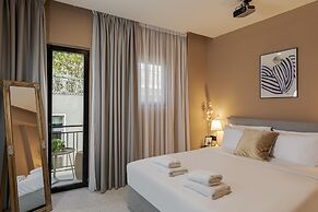 Clyde Athens by Nin&Bau