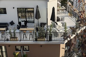 Clyde Athens by Nin&Bau