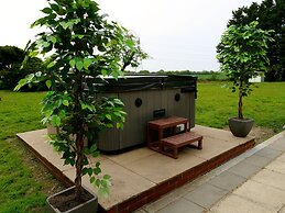 Deluxe 4/5 Bed Hot Tub Cinema Room 15