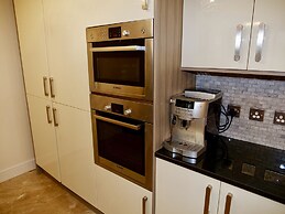 Deluxe 4/5 Bed Hot Tub Cinema Room 15