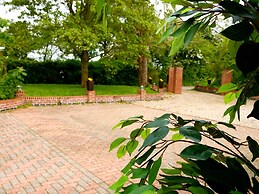 Deluxe 4/5 Bed Hot Tub Cinema Room 15