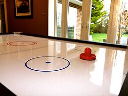 Deluxe 4/5 Bed Hot Tub Cinema Room 15