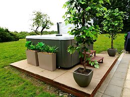 Deluxe 4/5 Bed Hot Tub Cinema Room 15