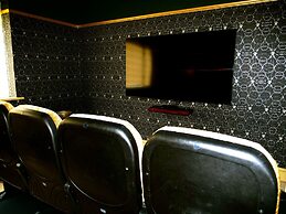 Deluxe 4/5 Bed Hot Tub Cinema Room 15