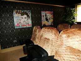 Deluxe 4/5 Bed Hot Tub Cinema Room 15