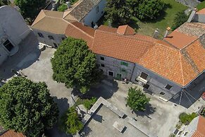 Lovely 15th Century Apartment in Osor