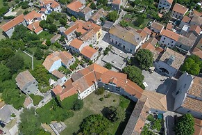 Lovely 15th Century Apartment in Osor