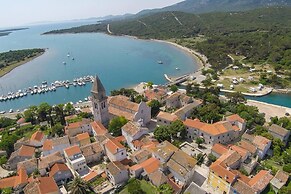 Lovely 15th Century Apartment in Osor