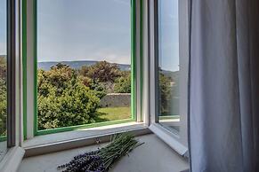 Lovely 15th Century Apartment in Osor