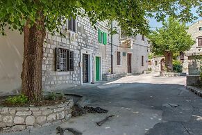 Lovely 15th Century Apartment in Osor