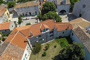 Lovely 15th Century Apartment in Osor