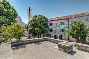 Lovely 15th Century Apartment in Osor