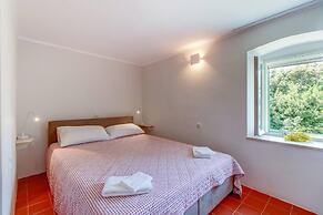 Lovely 15th Century Apartment in Osor