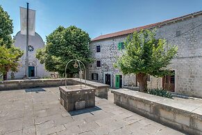 Lovely 15th Century Apartment in Osor