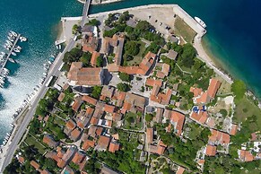 Lovely 15th Century Apartment in Osor