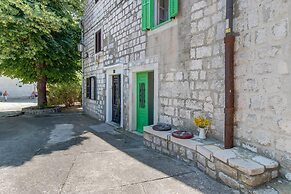 Lovely 15th Century Apartment in Osor