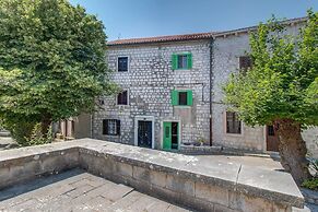 Lovely 15th Century Apartment in Osor