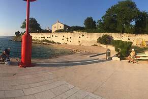 Lovely 15th Century Apartment in Osor