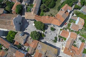 Lovely 15th Century Apartment in Osor