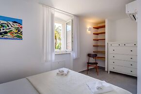 Impeccable 4-bed Apartment in Osor