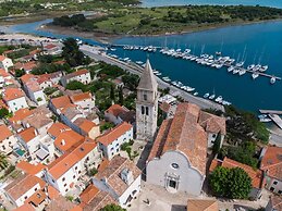 Impeccable 4-bed Apartment in Osor