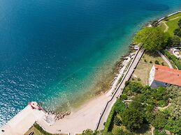 Impeccable 4-bed Apartment in Osor