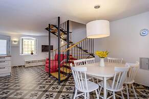 Impeccable 4-bed Apartment in Osor