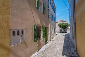 Impeccable 4-bed Apartment in Osor