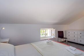 Impeccable 4-bed Apartment in Osor