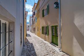 Impeccable 4-bed Apartment in Osor