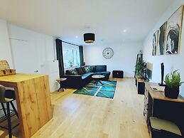 Stunning Modern Christchurch Town Centre Apartment