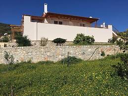 Immaculate 3-bed House in Ermioni