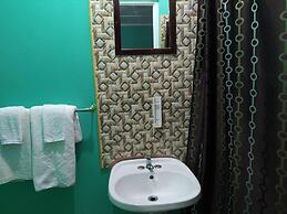 Entire 6-bedroom Villa Free Parking With Fast Wifi