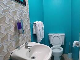 Entire 6-bedroom Villa Free Parking With Fast Wifi