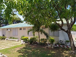 Entire 6-bedroom Villa Free Parking With Fast Wifi