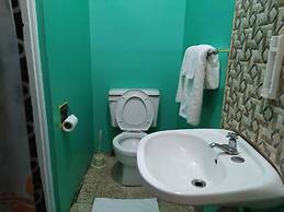 Entire 6-bedroom Villa Free Parking With Fast Wifi