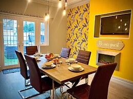 Captivating 4-bed Hot Tub House in Blackpool