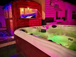 Captivating 4-bed Hot Tub House in Blackpool