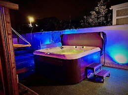 Captivating 4-bed Hot Tub House in Blackpool