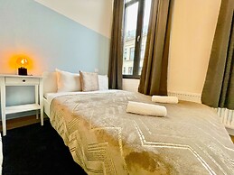 One Lux Stay near Fashion District